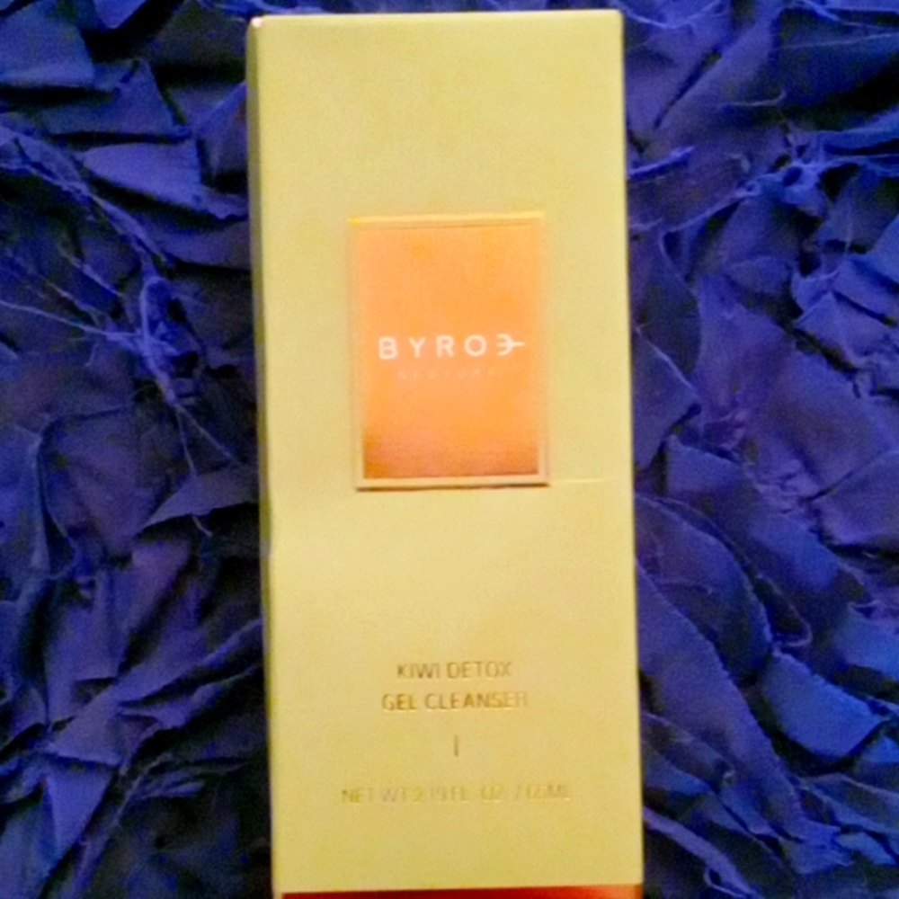 Byro€ Kiwi Detox Gel Cleanser
